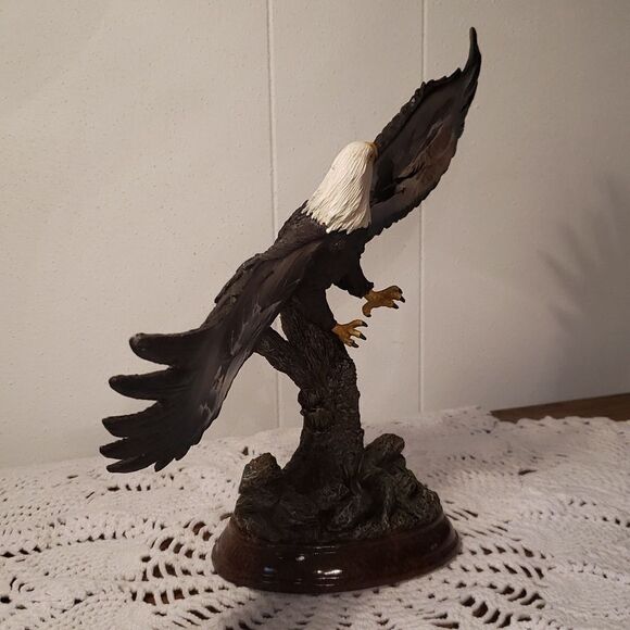 Bradford Exchange "Valley Kings" from Wings of Power Collection Eagle Statue - Picture 3 of 6